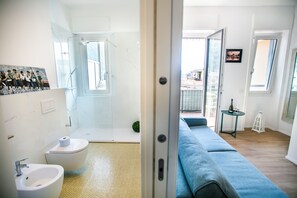Deluxe Apartment, Balcony, City View | Bathroom | Shower, free toiletries, hair dryer, towels - ComoLakeSuite (Como)
