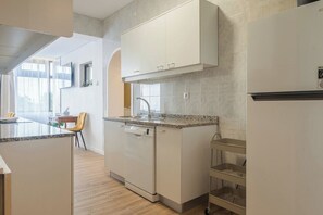 Kühlschrank, Ofen, Herdplatte, Geschirrspüler