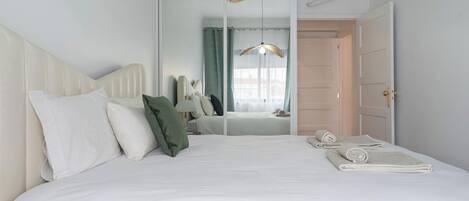 4 chambres, fer et planche à repasser, Wi-Fi, draps fournis