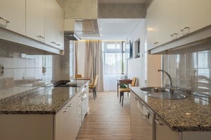 Kühlschrank, Ofen, Herdplatte, Geschirrspüler