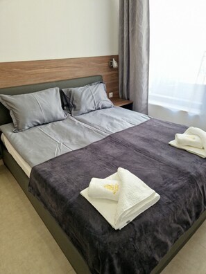 2 bedrooms, iron/ironing board, WiFi, bed sheets - Vacation apartment by the Black Sea. 3 minutes from the beach. Playground. (Sveti Vlas)