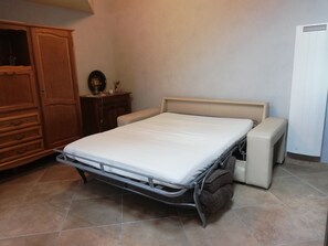 1 bedroom, iron/ironing board, free WiFi, bed sheets