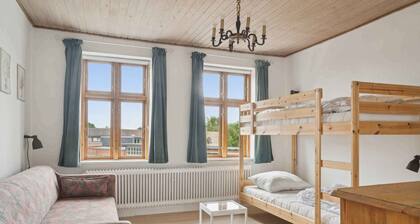 Holiday home with billiards, garden, great spot