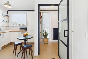 Refrigerador, microondas, horno y lavavajillas 