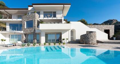 Villa in Villagonia with 10 bedrooms sleeps 20