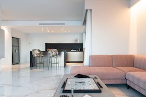 TV, lareira, aparelho de som