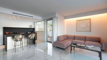 TV, caminetto, impianto stereo