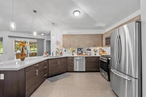 Fridge, microwave, oven, stovetop - Ohia Lehua Hale-Hot Tub-Fireplace-Fire Table-3-Bed, 2-Bath Newly Renovated Home (Volcano)