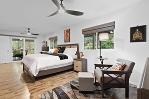 3 bedrooms, desk, iron/ironing board, travel crib