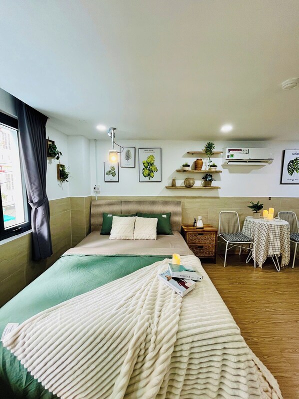 Estudio Deluxe | Escritorio, espacio para trabajar con laptop y wifi gratis 