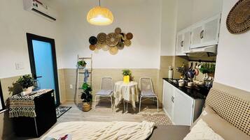 Superior Studio | Desk, laptop workspace, soundproofing, free WiFi