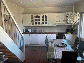 Apartment, 3 Bedrooms, Balcony, Garden View | Dining room - Higly Rated Superhost in Citycenter (Tønsberg)