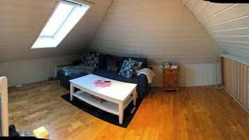 Apartment, 3 Bedrooms, Balcony, Garden View | Living room