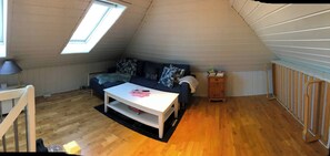 Apartment, 3 Bedrooms, Balcony, Garden View | Living room