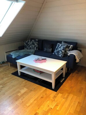 Apartment, 3 Bedrooms, Balcony, Garden View | Living room