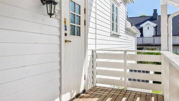 Apartment, 3 Bedrooms, Balcony, Garden View | Property entrance