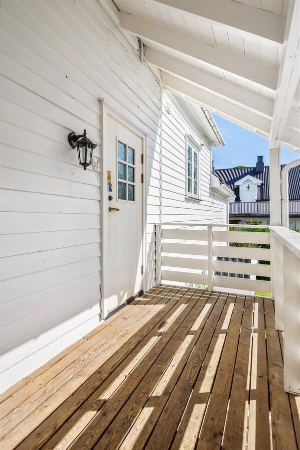 Apartment, 3 Bedrooms, Balcony, Garden View | Property entrance