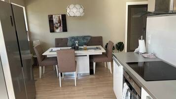 Apartment, 2 Bedrooms, Balcony, City View | Dining room