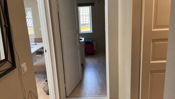 Apartment, 2 Bedrooms, Balcony, City View | Interior