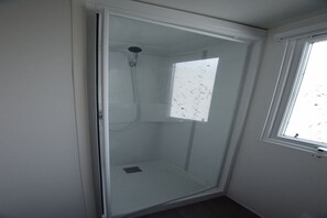 Dusche, Haartrockner, Toilettenpapier