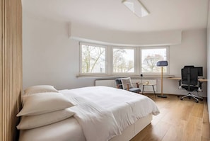 1 habitación, tabla de planchar con plancha, wifi gratis y ropa de cama