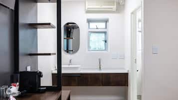 Luxury Double Room | In-room safe, desk, soundproofing, iron/ironing board