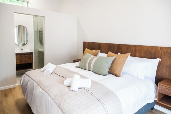 Lyxigt dubbelrum | Värdeförvaringsskåp på rummet, skrivbord och ljudisolering