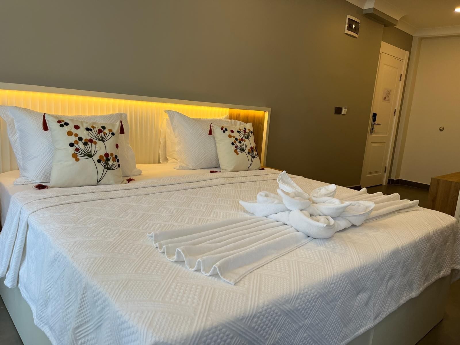 Executive Room, Sea View | Laptop workspace, free WiFi