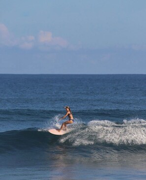 A person surfing on a wave in the ocean. - Dowtown Studio Walkable to Town and Beach (Rincon)