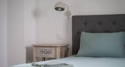 L'Eperonnette, Cozy House with Swimming Pool, Surrounded by Vineyard, Near St Emilion