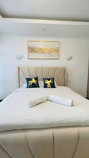 2 bedrooms, iron/ironing board, WiFi, bed sheets - Nairobi luxe Stays, Sky views, Pool&Gym in Westlands (Nairobi)