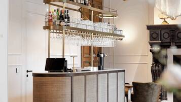 Bar (trong khuôn viên)