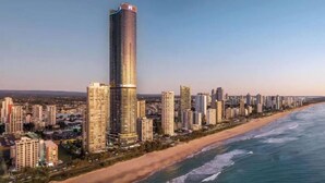 Un paisaje urbano costero con rascacielos, una playa y el océano.