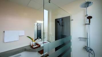 Room, 1 Bedroom, Smoking, Patio | Bathroom