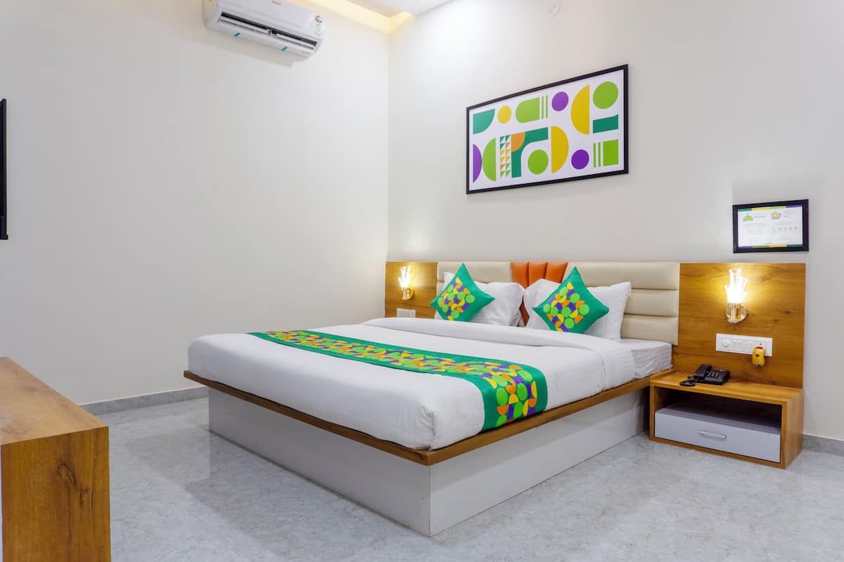 Standard Double Room | Blackout drapes, iron/ironing board