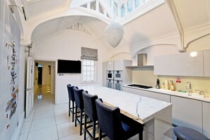 Shared kitchen - Imperial Victoria Square (London)