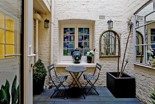 Apartment, 1 Bedroom | 1 bedroom, iron/ironing board, free WiFi - Imperial Victoria Square (London)