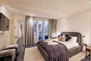 Apartment, 1 Bedroom | 1 bedroom, iron/ironing board, free WiFi - Imperial Victoria Square (London)