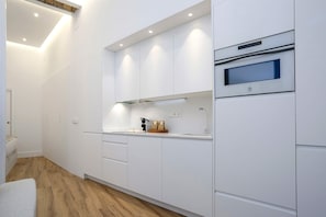 Appartement (1 Bedroom) | Cuisine privée | Grand réfrigérateur, micro-ondes, four, plaque de cuisson