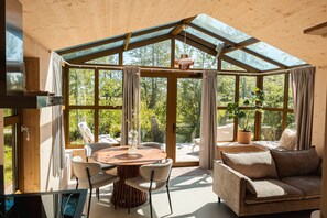 House | Dining - Holiday Home in Friesland With Greenhouse Charm (Scherpenzeel)