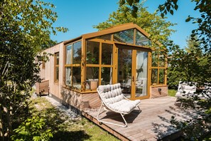 House | Garden - Holiday Home in Friesland With Greenhouse Charm (Scherpenzeel)