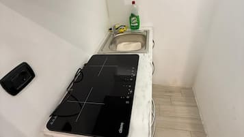 Quadrupla Economy, 1 camera da letto, vista cortile | Cucina privata