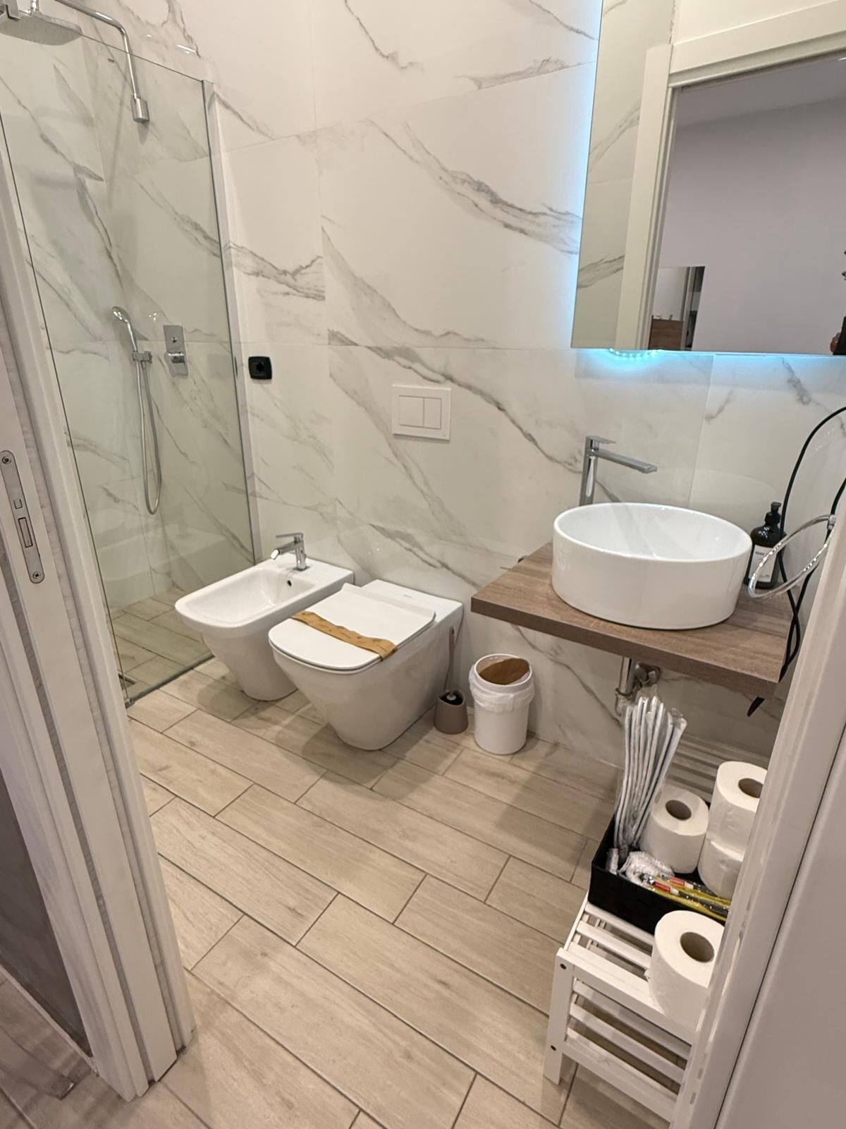 Economy Quadruple Room, 1 Bedroom, Courtyard View | Bilik Mandi | Selipar 