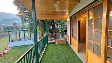 Comfort Cottage, Balcony, Mountain View | Balcony