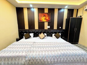 9 habitaciones, tabla de planchar con plancha, wifi y ropa de cama 