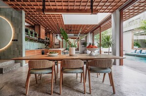 Villa | In-room dining - Vinaka Villa By Betterplace (Canggu)