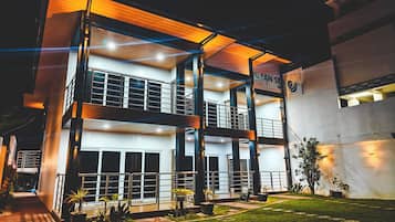 Fasade – kveld/natt