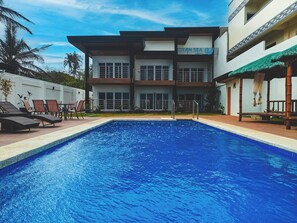 Desk, laptop workspace, free WiFi - Cyan Sea Suites (Bolinao)
