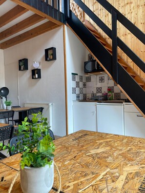 Classic Room, Garden View | Shared kitchen
