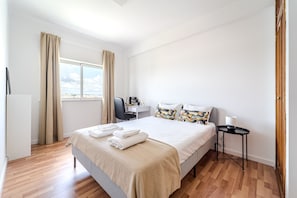3 bedrooms, iron/ironing board, free WiFi, bed sheets